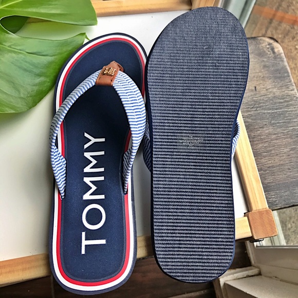 Last one! Size 9—Tommy Hilfiger Americana flip flops - Picture 4 of 5